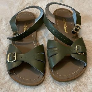 Girls Salt Water Sandals Green size 2